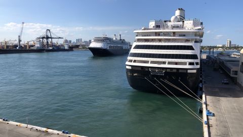 Los cruceros Zaandam y Rotterdam ya atracaron en Puerto Everglades, al norte de Miami.