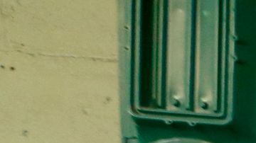 Gualterio Santos está feliz porque ya va a poder a comenzar a vender sus flores.(Aurelia Ventura/La Opinion)