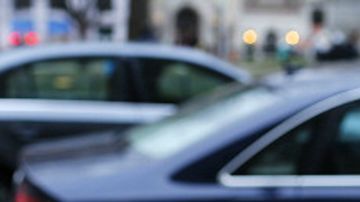 La empresa que funciona a través de una aplicación popular, busca darle la vuelta a la nueva ley en California.