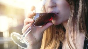 Una copa de vino al día ¿Es un hábito saludable?