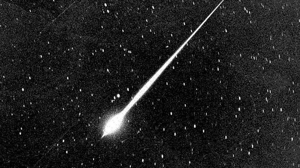 La lluvia de meteoros de las Eta Acuáridas tiene su periodo de más avistamiento a comienzos de mayo.