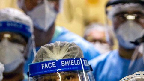Los médicos están en la primera línea de batalla frente al coronavirus en América Latina.