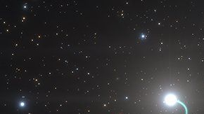 Derechos de autor de la imagenESO/L.CALÇADA
Image caption
Este es el sistema estelar HR 6819. La estrella interna (azul) orbita al agujero negro (rojo). La estrella externa (también en azul) gira en torno a los dos.