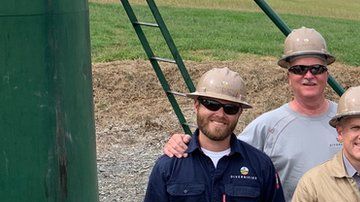 Rusty, tercero a la izquierda, ahora emplea a 925 personas.