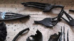 Los prisioneros escondieron decenas de artículos, incluidos cubiertos, tijeras y trozos de cuero.