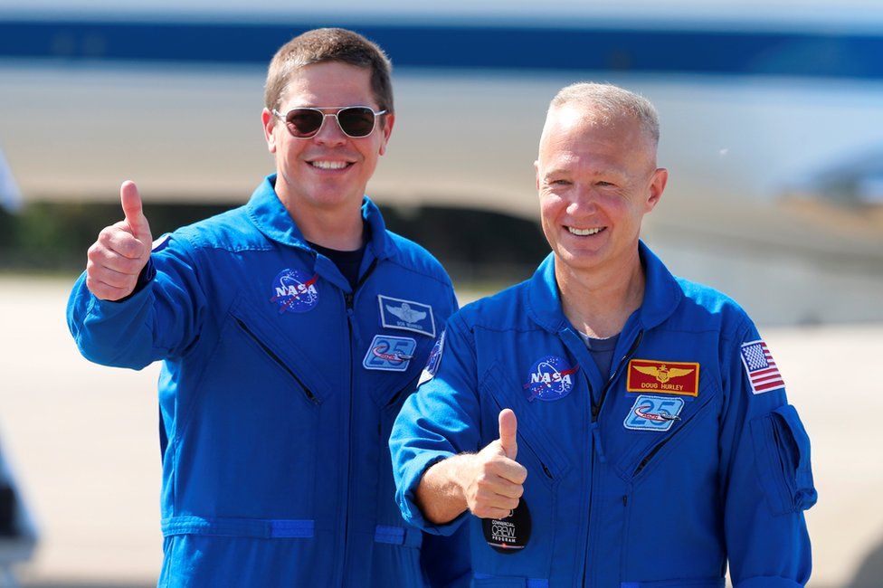 Bob Behnken (izquierda) y Doug Hurley (derecha) llegan a Florida el 20 de Mayo para preparar el lanzamiento.