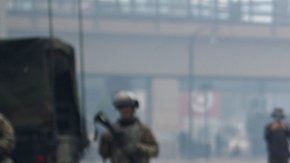 112561380_hombrearrodilladoreuters