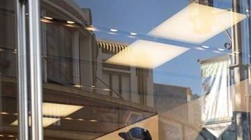 Saqueo en una tienda Apple en el oeste de Los Ángeles.