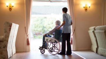 La medida busca mejorar la comunicación en los hogares de ancianos con las autoridades de salud.