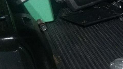 Caen dos estadounidenses con arsenal en frontera