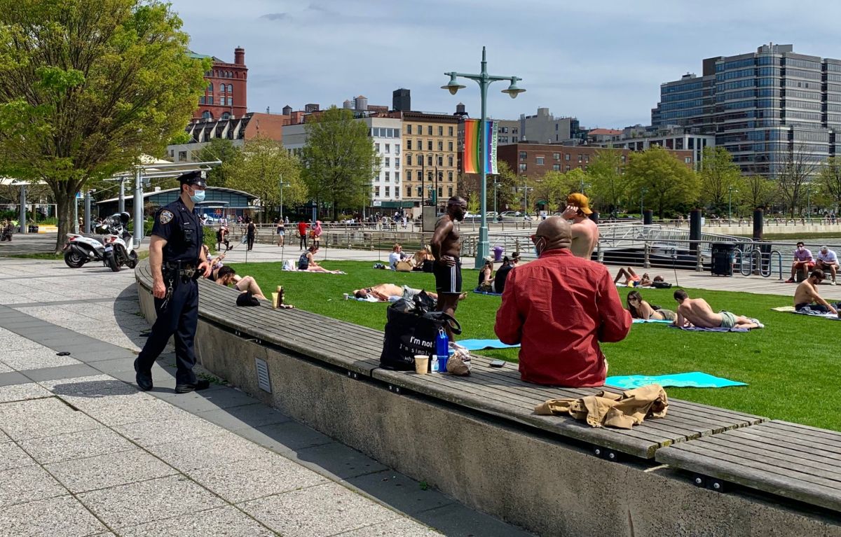 Policía NYPD en ‘Chelsea Pier’, 2020.