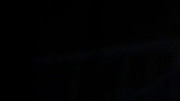 Trabajadores del Servicio de Atención Médico de Urgencias (SAMU) y del Hospital San José trasladan a un paciente al servicio de urgencias para adultos, el cual ya se encuentra colapsado ante el aumento de casos por la COVID-19, en Santiago.