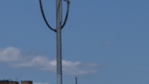 La protección a la exposición directa al sol es una regla que se debe seguir independientemente del color de la piel.