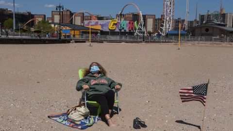 La protección a la exposición directa al sol es una regla que se debe seguir independientemente del color de la piel.