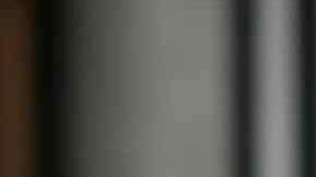 Personas con estatus de refugiado y de bajos recursos económicos esperan para recibir víveres y asistencia por parte de la organización "Coalición Nicaragüense en el Exilio", en San José (Costa Rica). EFE/Jeffrey Arguedas/Archivo