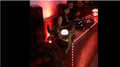 La pareja se encontraba en un hotel.