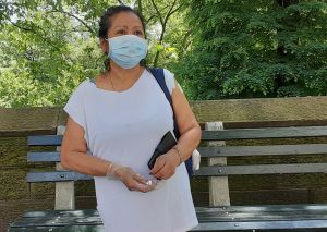 Coronavirus carga con furia contra la frágil estabilidad de mujeres hispanas en la Gran Manzana