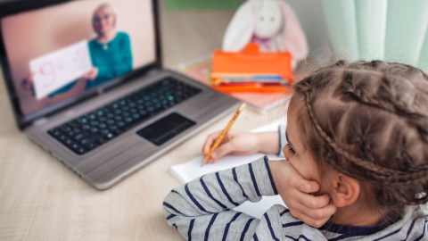 Más de 177,000 niños deberán tomar clases de verano, a distancia.