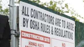 Las jornadas de distribución de alimentos cada vez reciben a más afectados por la crisis. (Foto cortesía La Colmena)