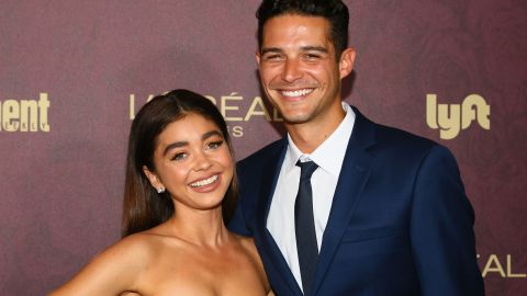 Sarah Hyland y Wells Adams están felices con su nueva casa.