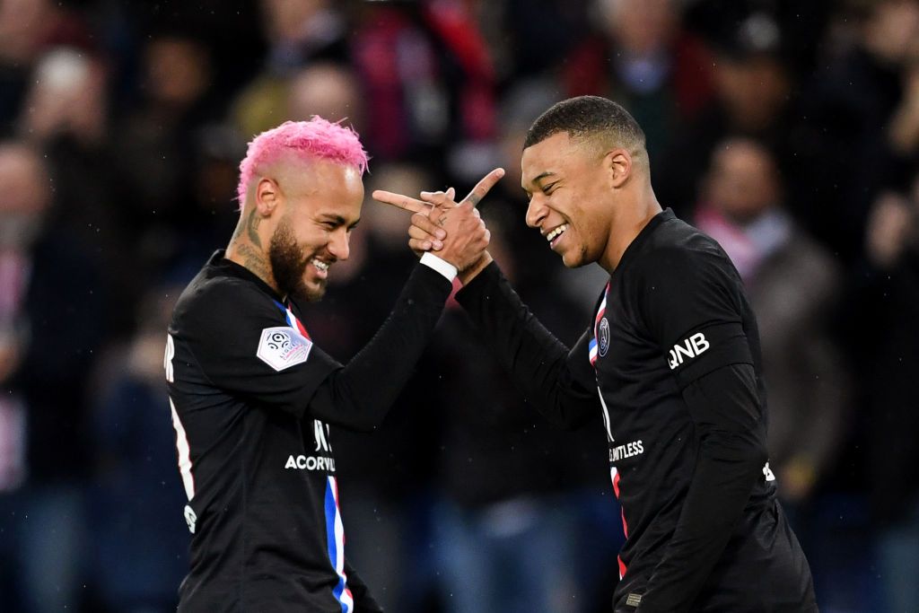 Neymar Jr. y Kylian Mbappe celebrando con el PSG.