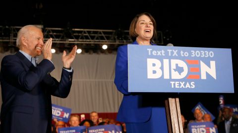 Klobuchar cuando anunció su apoyo a Biden.