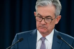 Presidente de la Fed cree necesarios más estímulos del Gobierno para mejorar la economía