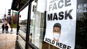 Decomisaron millones de mascarillas falsas vendidas a altos precios en Queens