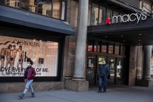 Macy’s reabre con nuevas reglas para empleados y clientes