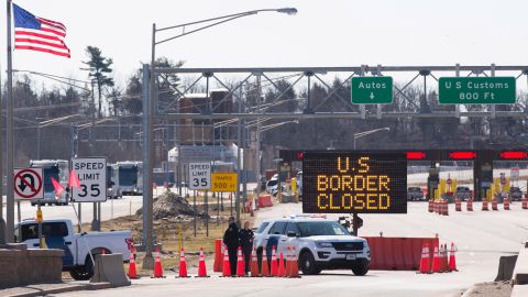 Están prohibidos los cruces innecesarios en las fronteras.