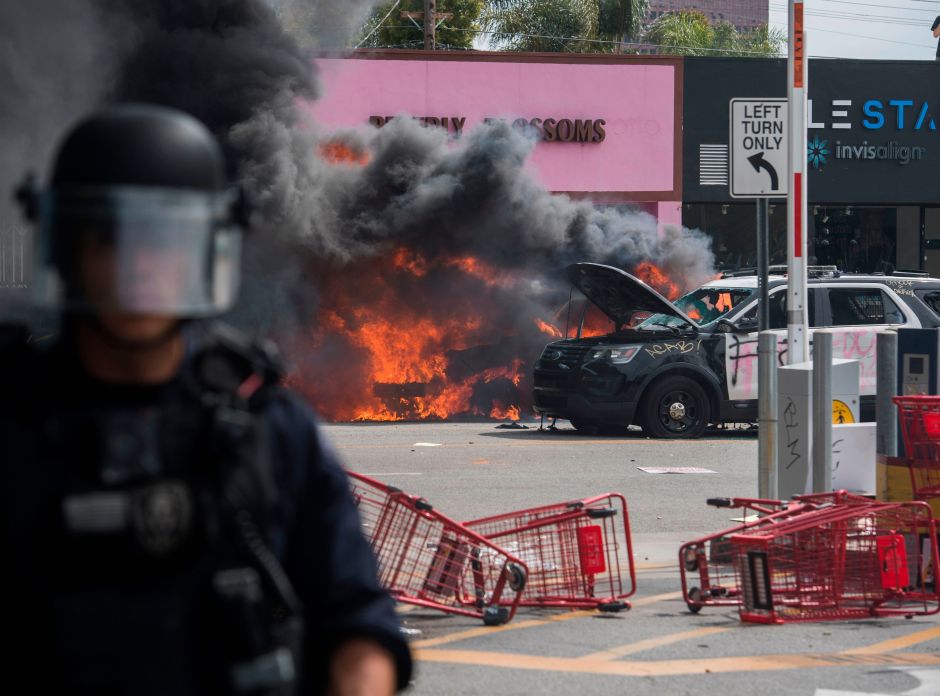 Toque de queda en toda la ciudad de Los Ángeles, que vive horas de caos