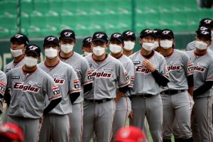 VIDEO: Cantan el “play ball” en Corea; así fue el original lanzamiento de la primera bola en la KBO