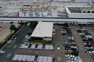 Ex trabajador de Tesla rechaza indemnización de $15 millones por discriminación racial: pide más