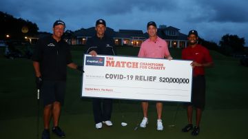 Phil Mickelson, Tom Brady, Peyton Manning y Tiger Woods recaudaron $20 millones de dólares en el torneo de caridad.