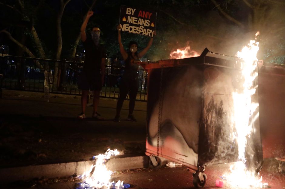Más de 30 ciudades de Estados Unidos viven noche de fuego y furia por muerte de George Floyd