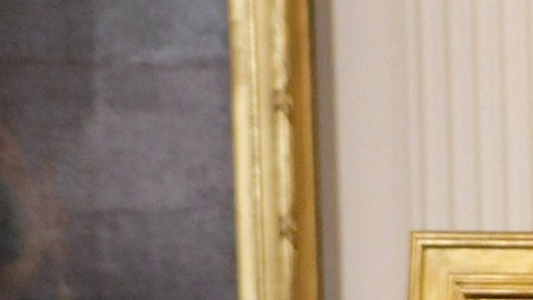 El presidente Obama no tuvo problema en desvelar los retratos de George W. Bush y su esposa.