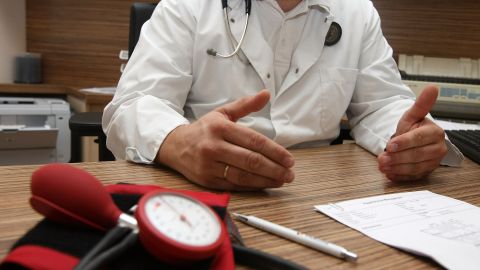 Seguro médico EPHI trabajadores COBRA coronavirus COVID-19 desempleo