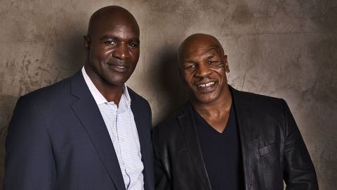 Evander Holyfield y Mike Tyson son muy buenos amigos en la actualidad.