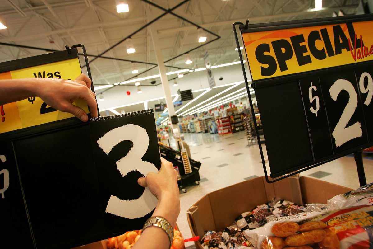 Economistas advierten que la caída de precios es una mala noticia.