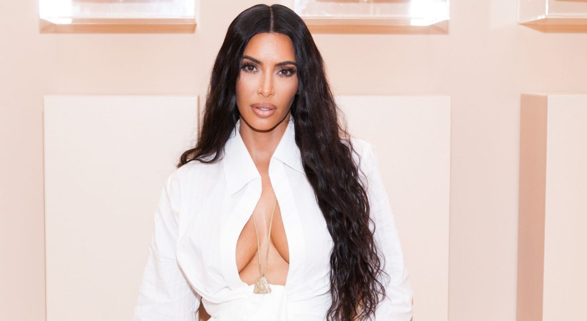 Paparazzi Expone A Kim Kardashian Caminando Con Un Sexy Bikini Café En Una Playa De California