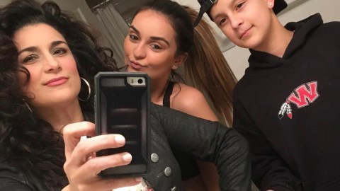 Karina Moreno con sus hijos