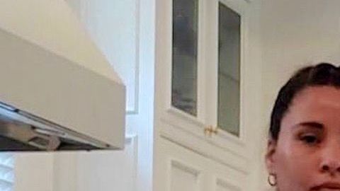 Diana Godínez en uno de los trabajos que conserva en EEUU