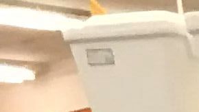 María Mendoza, todos los días se expone al coronavirus en su trabajo como cajera. (Cortesía)