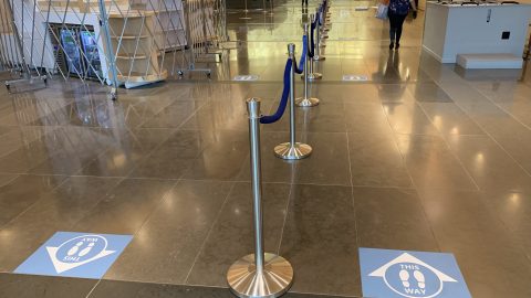 Edificios de oficinas en Nueva York se preparan para reabrir con distanciamiento social.
