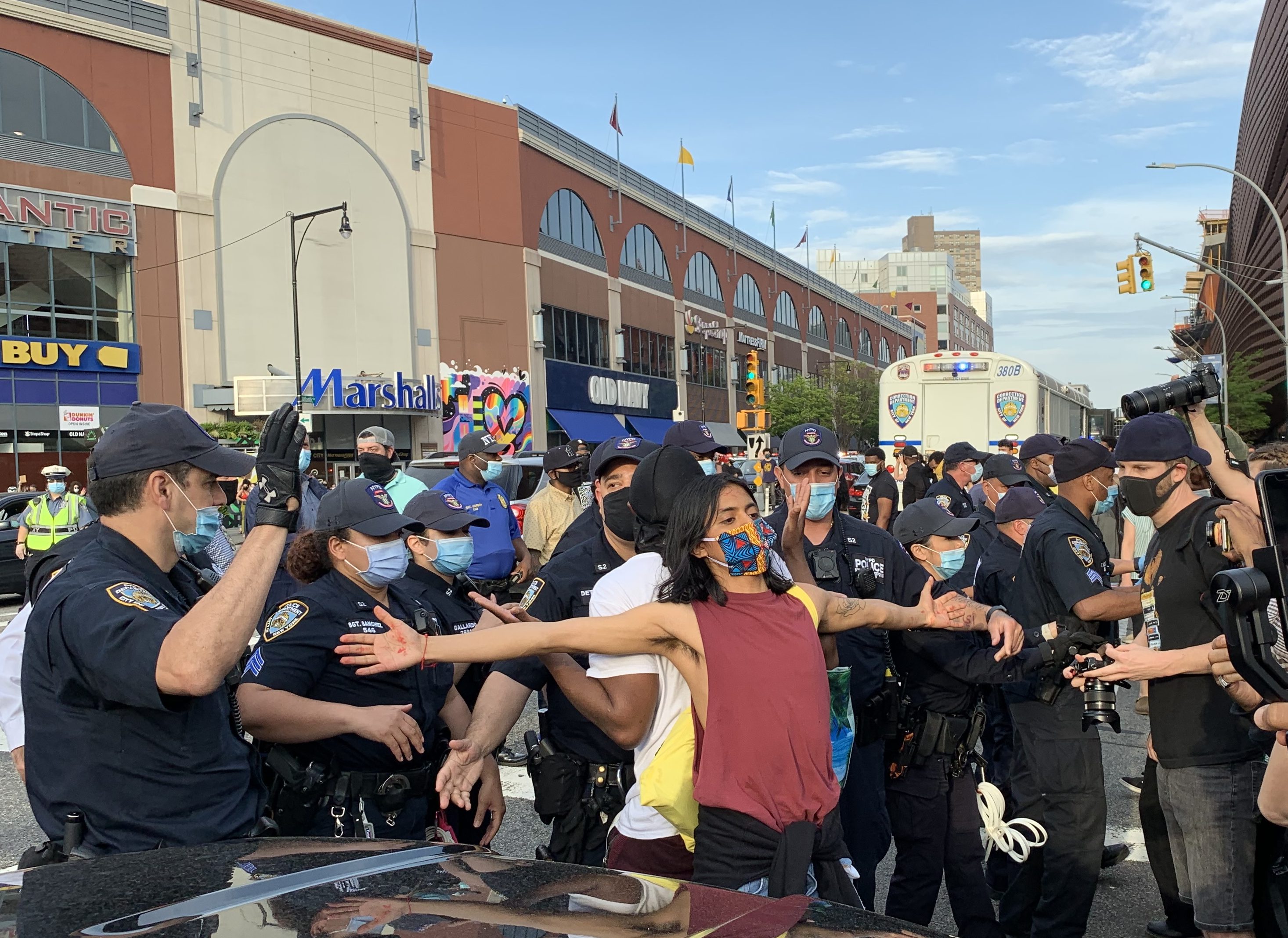 La situación comenzó a ponerse tensa cuando los manifestantes comenzaron a ocupar las avenidas. / Foto: Rafael Cores