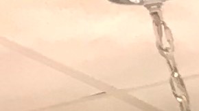 Juan Carlos Barbosa comenzó a hacer arreglos para que su salón sea seguro.