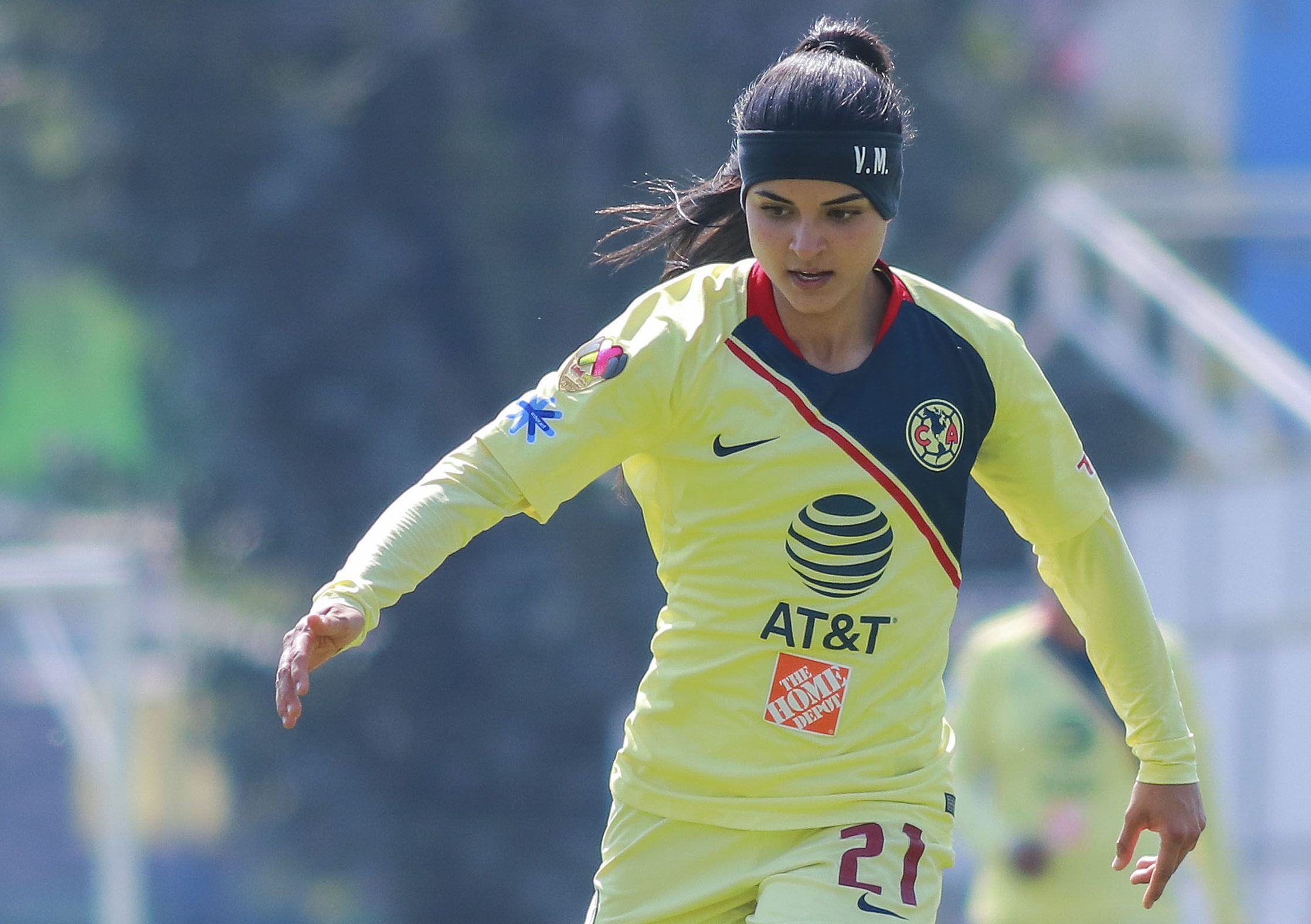 VIDEO: Jugadora del América, Viviana Michel, muestra su six pack de