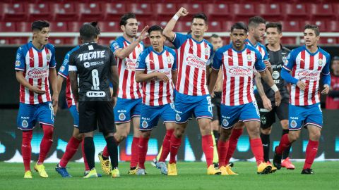 Hoy en día las Chivas lucen un uniforme Puma.