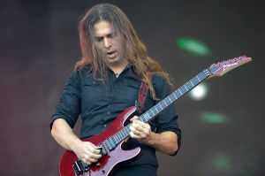 Guitarrista brasileño de Megadeth se avergüenza de Bolsonaro por manejo de pandemia