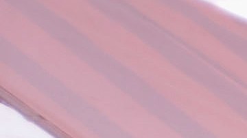 Negocios llenos de clientes en el paseo de Rockaway Beach. Imágenes como esta no se verán este fin de semana del ‘Memorial Day’.